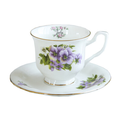 Keraamiline tass ja alustass Retro lilledega kohvikruus teetass Bone China Elegant Month Cup alustassi komplekt sünnipäevaks kingitus kodukaunistusega jooginõud