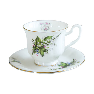 Keraamiline tass ja alustass Retro lilledega kohvikruus teetass Bone China Elegant Month Cup alustassi komplekt sünnipäevaks kingitus kodukaunistusega jooginõud
