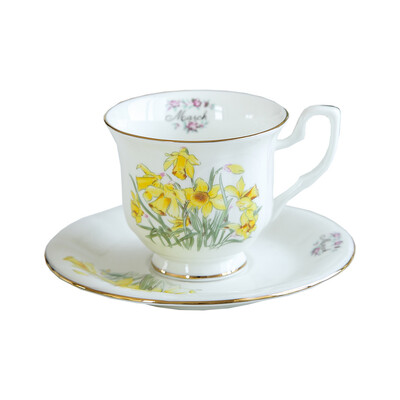 Keraamiline tass ja alustass Retro lilledega kohvikruus teetass Bone China Elegant Month Cup alustassi komplekt sünnipäevaks kingitus kodukaunistusega jooginõud
