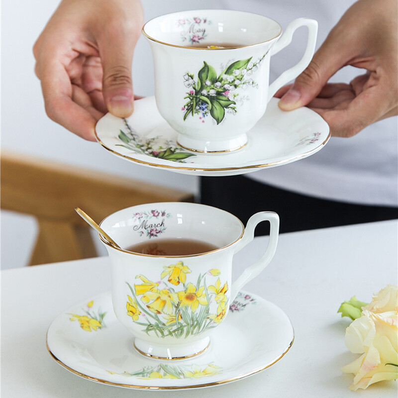 Keraamiline tass ja alustass Retro lilledega kohvikruus teetass Bone China Elegant Month Cup alustassi komplekt sünnipäevaks kingitus kodukaunistusega jooginõud