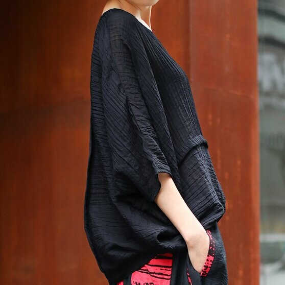 2024 m. Nauji vasariniai moteriški marškinėliai trumpomis rankovėmis, juodi marškinėliai su apvaliu kaklu, laisvo asimetrinio dizaino didelio dydžio viršutinė dalis