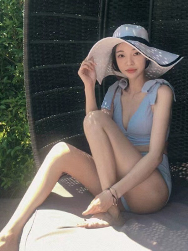 Korėjietiškas bikinis seksualus skeltu aukštu juosmeniu dideliu ir mažu krūtine sustumiamasis bikinis moteriškas karšto pavasario pilvuką liekninantis maudymosi kostiumėlis