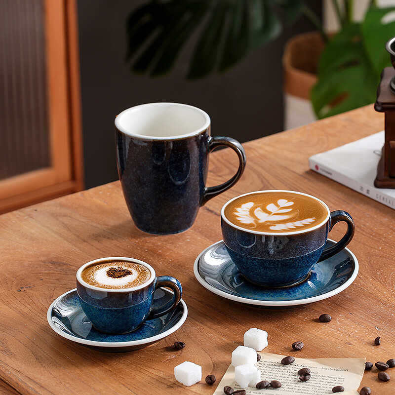Naujos krosnies transformacijos keramikos kavos puodelių indų rinkinys Moteriški aukštos grožio biuro koncentrato puodeliai didelės talpos puodelių ir lėkščių rinkiniai