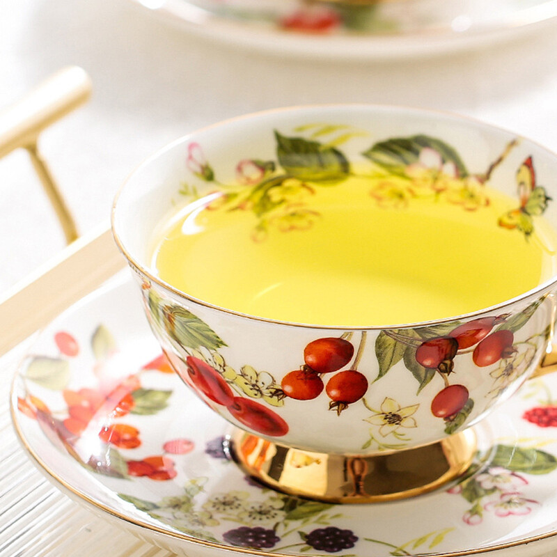 Bone China kavos puodelių ir lėkštučių rinkinys Keraminis raudonos arbatos puodelis 38% High Bone China vandens puodelis Puiki dovana Pastoracinė gėlės ir augalai puodelis