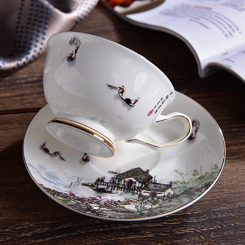 Arbatos puodelių rinkinys Menas Tapyba Kultūriniai Kavos Drabužiai Bone China Kavos rinkiniai Prabangūs Dovanų Puodeliai ir lėkštės su šaukštu