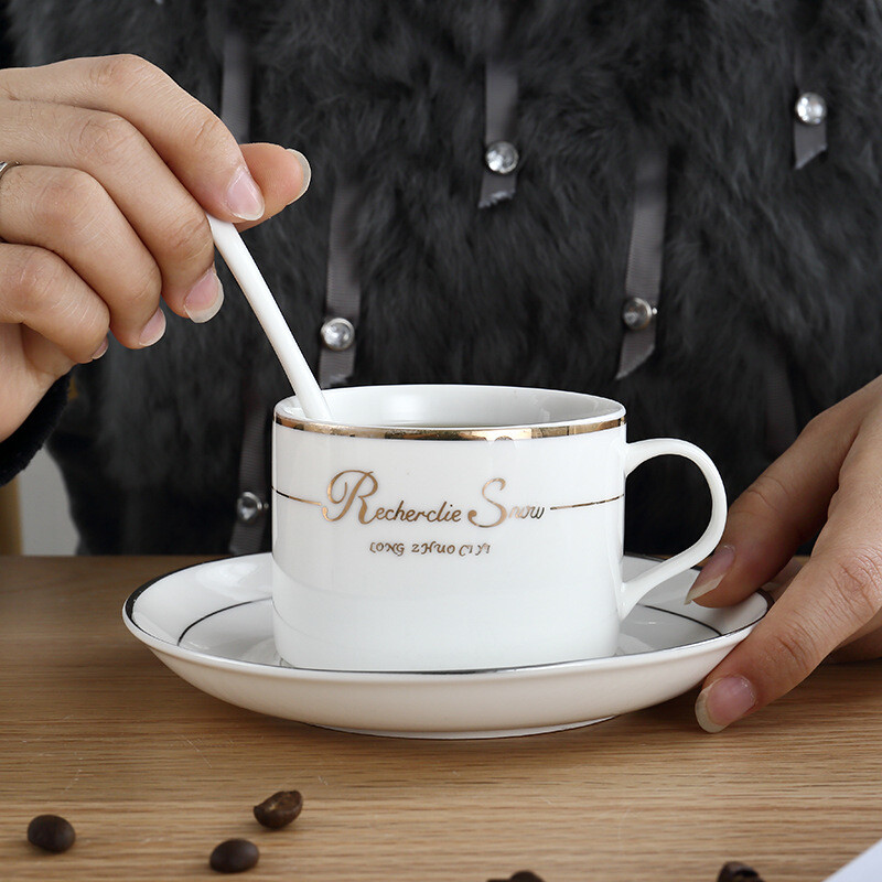 Kavos puodelių rinkinys su lėkštėmis Kaušelis, baltos porcelianinės arbatos rinkinys Pusryčiai vakarienė Keraminis puodelis Espreso kavos puodelis Gėrimų reikmenys Kavos reikmenys Arbatos indai