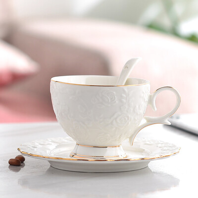 Set de căni de cafea și farfurii din porcelană albă clasică, cești de ceai cu margine aurie, cești de apă frumoase, accesorii de bucătărie din ceramică