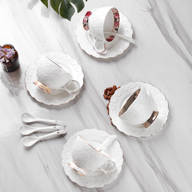 Set de căni de cafea și farfurii din porcelană albă clasică, cești de ceai cu margine aurie, cești de apă frumoase, accesorii de bucătărie din ceramică