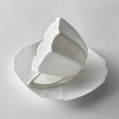 200 ml baltos gėlės formos keramikos puodelių ir indų rinkinys Europos retro stiliaus kavos puodelių lėkščių rinkiniai buitiniai pieno vandens puodeliai