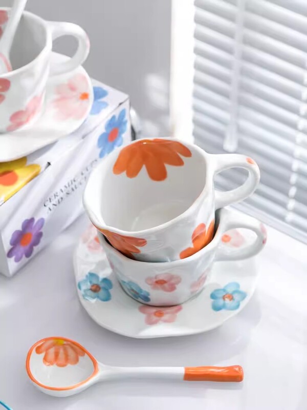 300 ml gėlių keramikinis puodelis su lėkšte ir šaukštu Pusryčių Pieno arbatos Kavos puodeliai su duona Desertinis patiekalas Mikrobangų krosnelėje saugi dovana