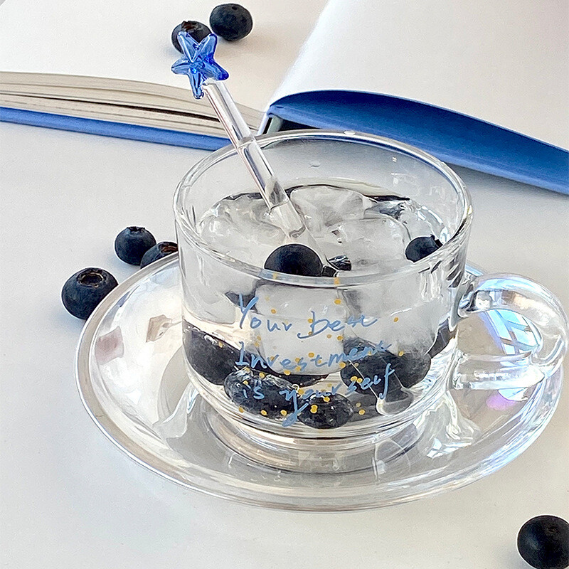 Vasaros naujas 200 ml stiklinis puodelių ir lėkščių rinkinys Korėjietiško stiliaus kavos ir pieno puodelių indas su maišytuvu Prancūziškos popietės arbatos puodelių rinkiniai