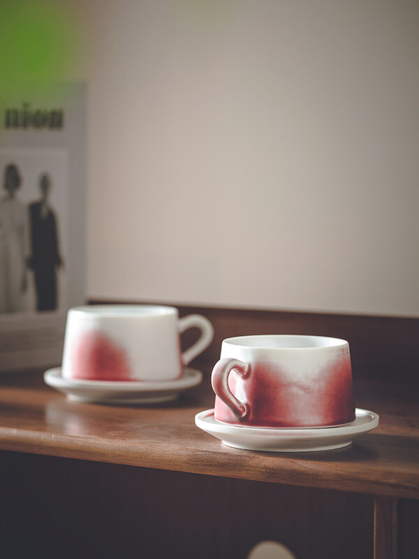 Japoniški kavos puodeliai Neapdoroti keraminiai retro puodeliai ir lėkščių rinkinys Išskirtinis mergaičių poros itališkas amerikietiškas popietės arbatos indas