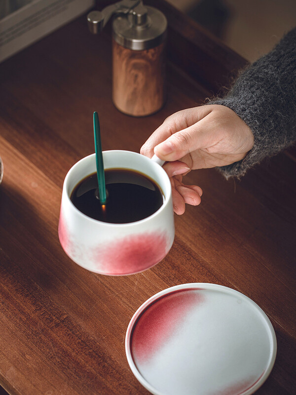 Japoniški kavos puodeliai Neapdoroti keraminiai retro puodeliai ir lėkščių rinkinys Išskirtinis mergaičių poros itališkas amerikietiškas popietės arbatos indas
