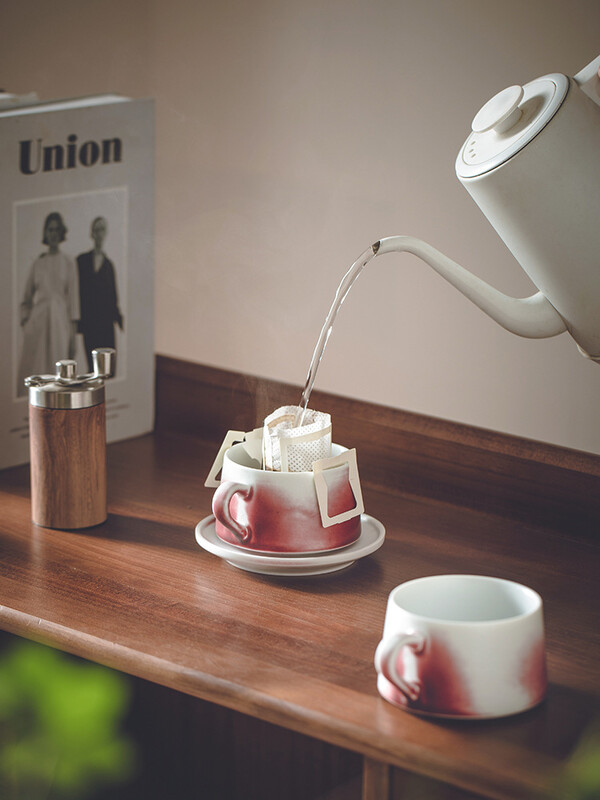 Japoniški kavos puodeliai Neapdoroti keraminiai retro puodeliai ir lėkščių rinkinys Išskirtinis mergaičių poros itališkas amerikietiškas popietės arbatos indas