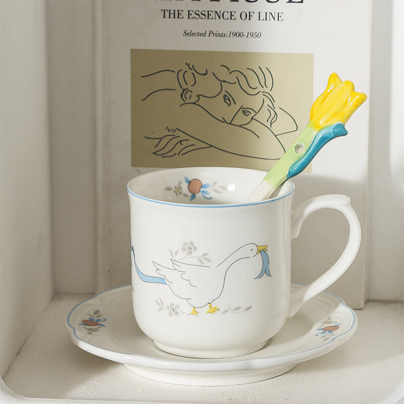 Prantsuse stiilis keraamilised tassid ja alustass, käsitsi kokkusurutud kohvitass Retro pitsist reljeefne roosipiima teetassid ja alustassid pärastlõunatee