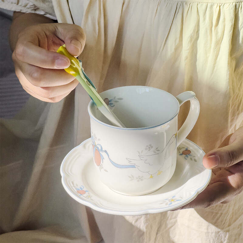 Prantsuse stiilis keraamilised tassid ja alustass, käsitsi kokkusurutud kohvitass Retro pitsist reljeefne roosipiima teetassid ja alustassid pärastlõunatee