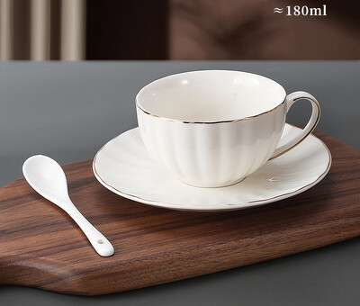 150/180 ml kavos puodelių lėkštučių rinkinys Aukščiausios klasės išskirtinis europietiškas nedidelis prabangus kavos puodelio lėkštės popietės arbatos rinkinys amerikietiškas kavos puodelis