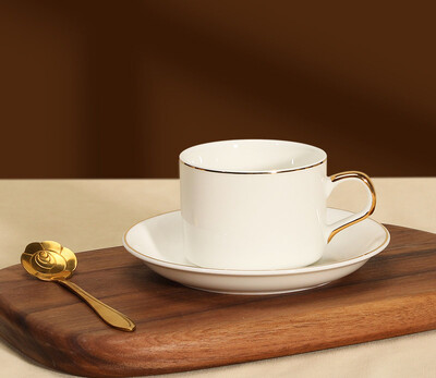 150/180 ml kavos puodelių lėkštučių rinkinys Aukščiausios klasės išskirtinis europietiškas nedidelis prabangus kavos puodelio lėkštės popietės arbatos rinkinys amerikietiškas kavos puodelis