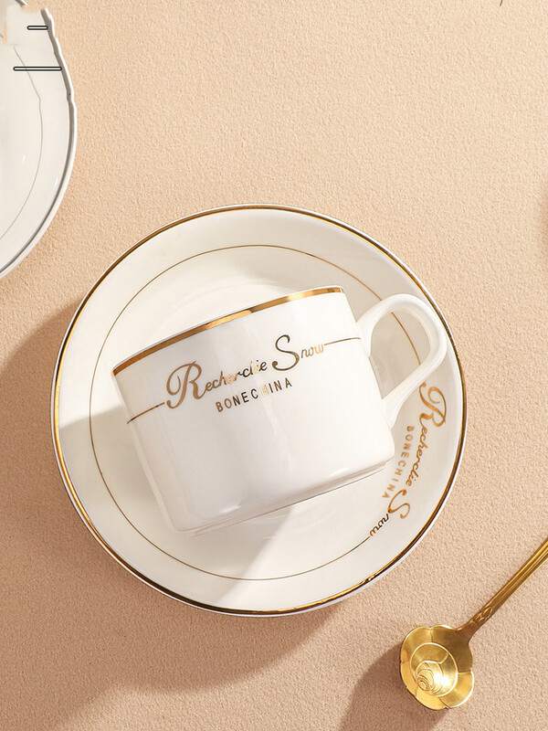 150/180 ml kavos puodelių lėkštučių rinkinys Aukščiausios klasės išskirtinis europietiškas nedidelis prabangus kavos puodelio lėkštės popietės arbatos rinkinys amerikietiškas kavos puodelis