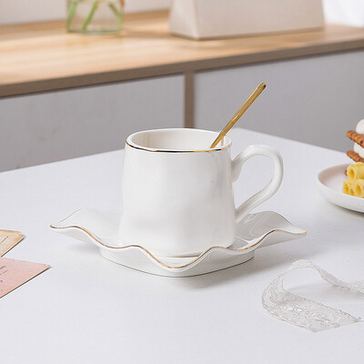 Euroopa stiilis keraamiline kruus Peen kuumakindel kohvitassi ja alustassi komplekt kodus ja kontoris kasutamiseks köögi-jooginõudes