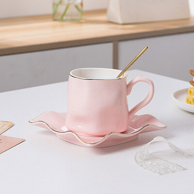 Euroopa stiilis keraamiline kruus Peen kuumakindel kohvitassi ja alustassi komplekt kodus ja kontoris kasutamiseks köögi-jooginõudes