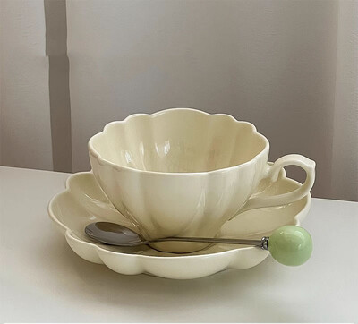 200 ml prancūziškos keramikos kavos puodelis ir lėkštė Viduramžių elegantiškas gėlių formos popietės arbatos puodelis Art Feeling puodelio indų rinkinys Latte puodelis