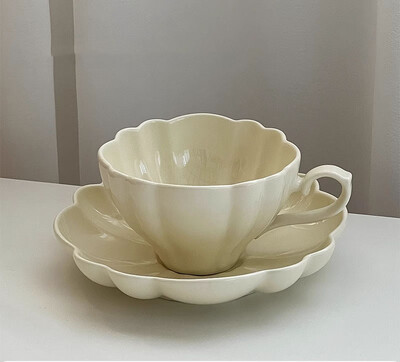 200 ml prancūziškos keramikos kavos puodelis ir lėkštė Viduramžių elegantiškas gėlių formos popietės arbatos puodelis Art Feeling puodelio indų rinkinys Latte puodelis