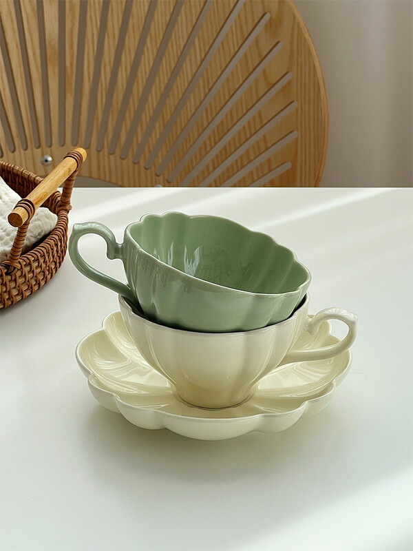 200 ml prancūziškos keramikos kavos puodelis ir lėkštė Viduramžių elegantiškas gėlių formos popietės arbatos puodelis Art Feeling puodelio indų rinkinys Latte puodelis