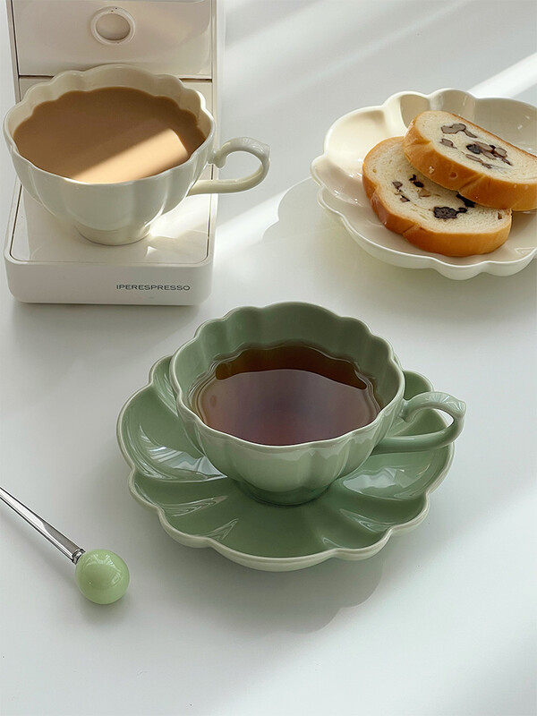 200 ml prancūziškos keramikos kavos puodelis ir lėkštė Viduramžių elegantiškas gėlių formos popietės arbatos puodelis Art Feeling puodelio indų rinkinys Latte puodelis