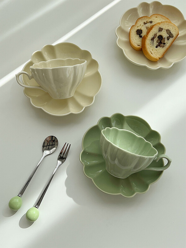 200 ml prancūziškos keramikos kavos puodelis ir lėkštė Viduramžių elegantiškas gėlių formos popietės arbatos puodelis Art Feeling puodelio indų rinkinys Latte puodelis