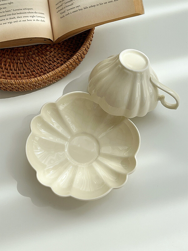 200 ml prancūziškos keramikos kavos puodelis ir lėkštė Viduramžių elegantiškas gėlių formos popietės arbatos puodelis Art Feeling puodelio indų rinkinys Latte puodelis