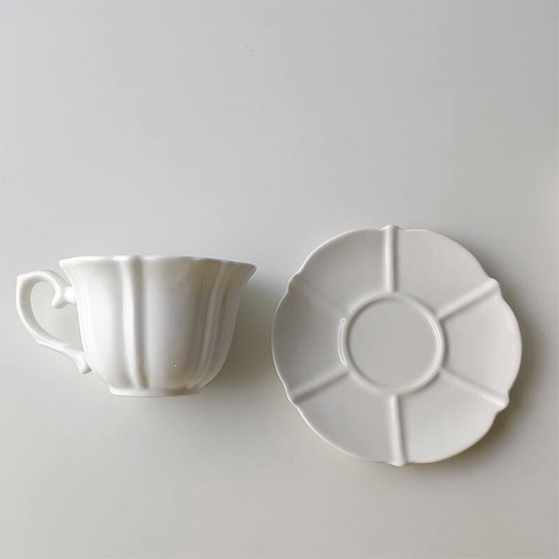 250 ml Retro Bone China kavos puodelio lėkštės rinkinys Elegantiškas balto porcelianinio popietės arbatos puodelis Namų kavinė Keraminis kavos puodelis Gėrimų indai