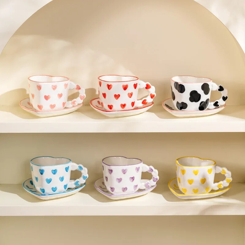 Kūrybingas mielas mergaitiškas širdies formos kavos puodelis su lėkšte Rankomis tapytas Meilės keramikos puodelis Popietės arbatos puodeliai mergaitei Festivalio dovanos