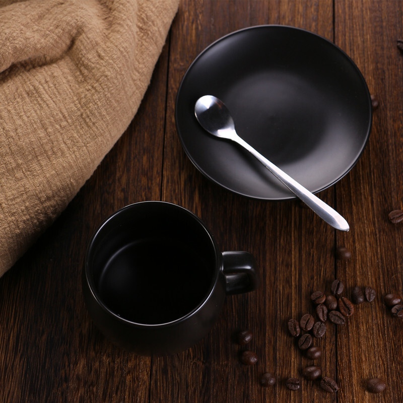 250 ml kavos puodelių rinkinys su lėkšte Šaukštas Keraminis Buitinis kavos puodelis Balck Baltosios arbatos puodelis Pieno sultys Vandens puodelis Gėrimų puodelis Dovana