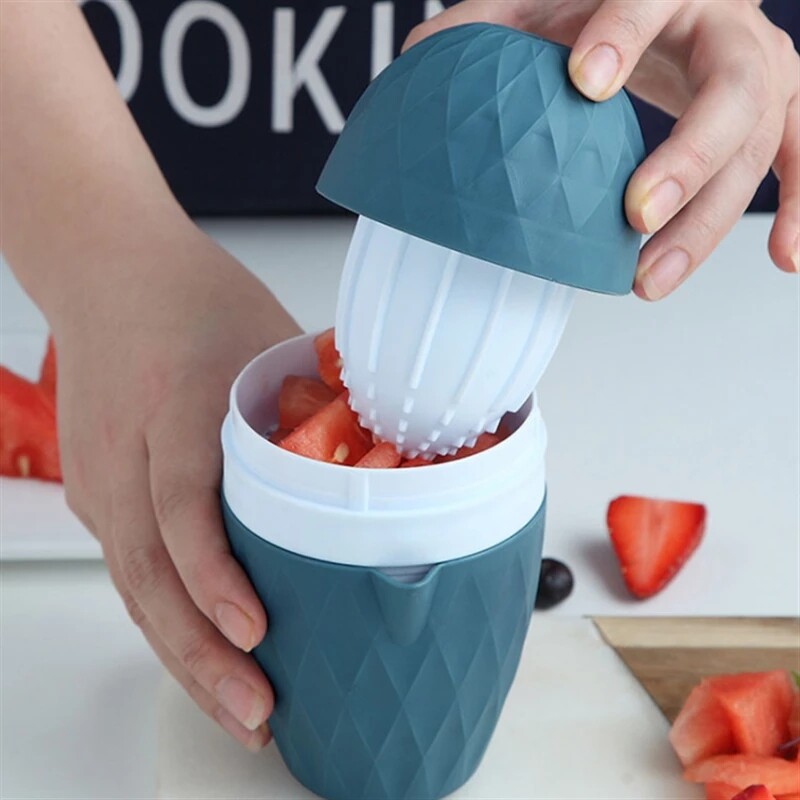 Εγχειρίδιο κουζίνας Orange Juicer Portable Mini Rotation Citrus Squeeer Reusable Fort-saving Fruit Juice Maker Manual Juicers