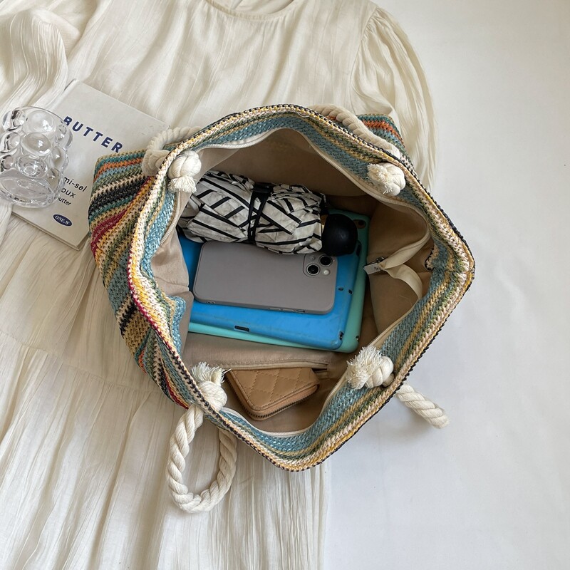 Iš šiaudinio audinio austo dizaino moteriškos rankinės vaivorykštės spalvos, didelės talpos vasaros paplūdimio antpečių krepšys Kasdieninės rankinės važinėjant į darbą ir atgal