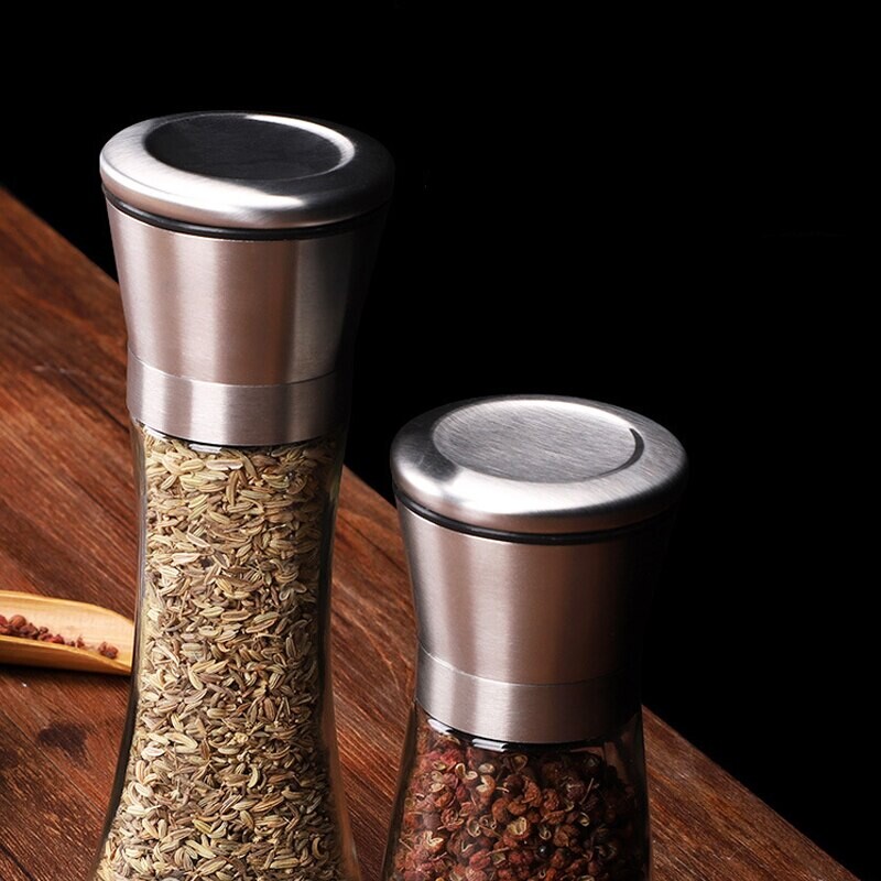 Roostevabast terasest vürtside soola- ja pipraveski köök kaasaskantavad purgimahutid käsitsi toit ürdiveskid vidinapudel