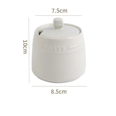 Portselanist maitseainepurgi konteiner kaanega. Lusikas keraamilised suhkrukausid maitseainekarp soolapurgid Teekorv köögilauale