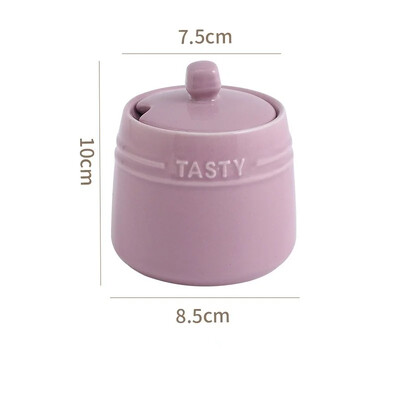 Portselanist maitseainepurgi konteiner kaanega. Lusikas keraamilised suhkrukausid maitseainekarp soolapurgid Teekorv köögilauale