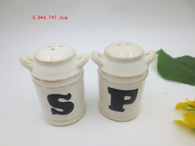 Set de sare și piper din ceramică (sperietoare, turtă dulce, craniu, pălărie de vrăjitoare, bufniță, pisică neagră, cocoș, bucătar, ciupercă)