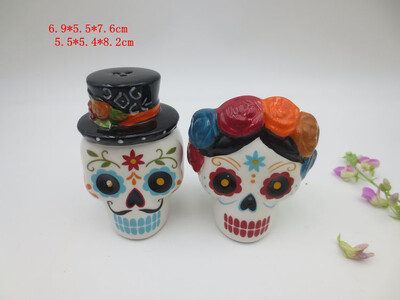 Set de sare și piper din ceramică (sperietoare, turtă dulce, craniu, pălărie de vrăjitoare, bufniță, pisică neagră, cocoș, bucătar, ciupercă)