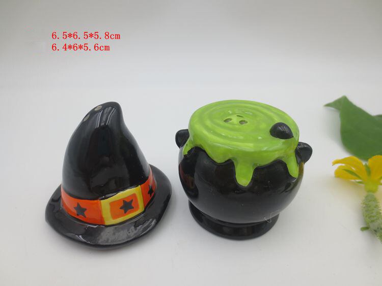 Set de sare și piper din ceramică (sperietoare, turtă dulce, craniu, pălărie de vrăjitoare, bufniță, pisică neagră, cocoș, bucătar, ciupercă)