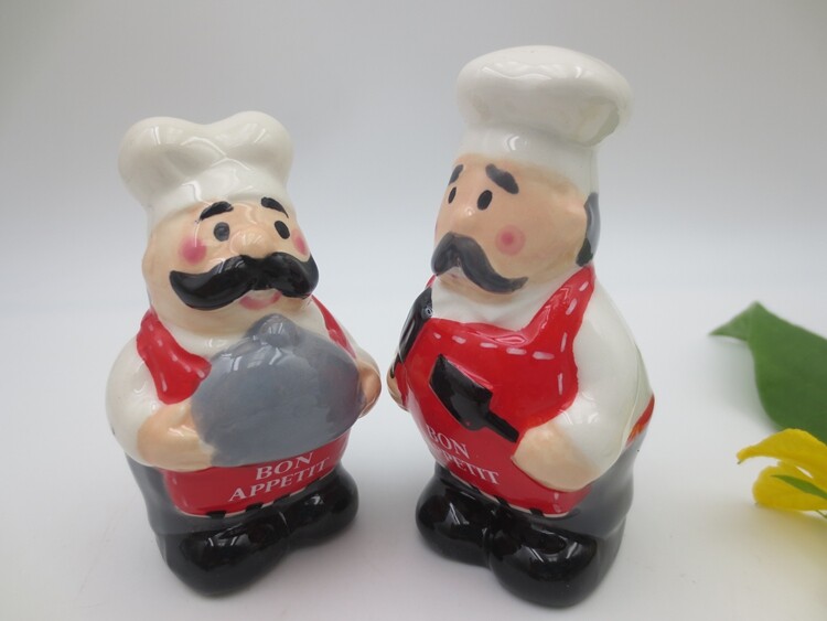 Set de sare și piper din ceramică (sperietoare, turtă dulce, craniu, pălărie de vrăjitoare, bufniță, pisică neagră, cocoș, bucătar, ciupercă)