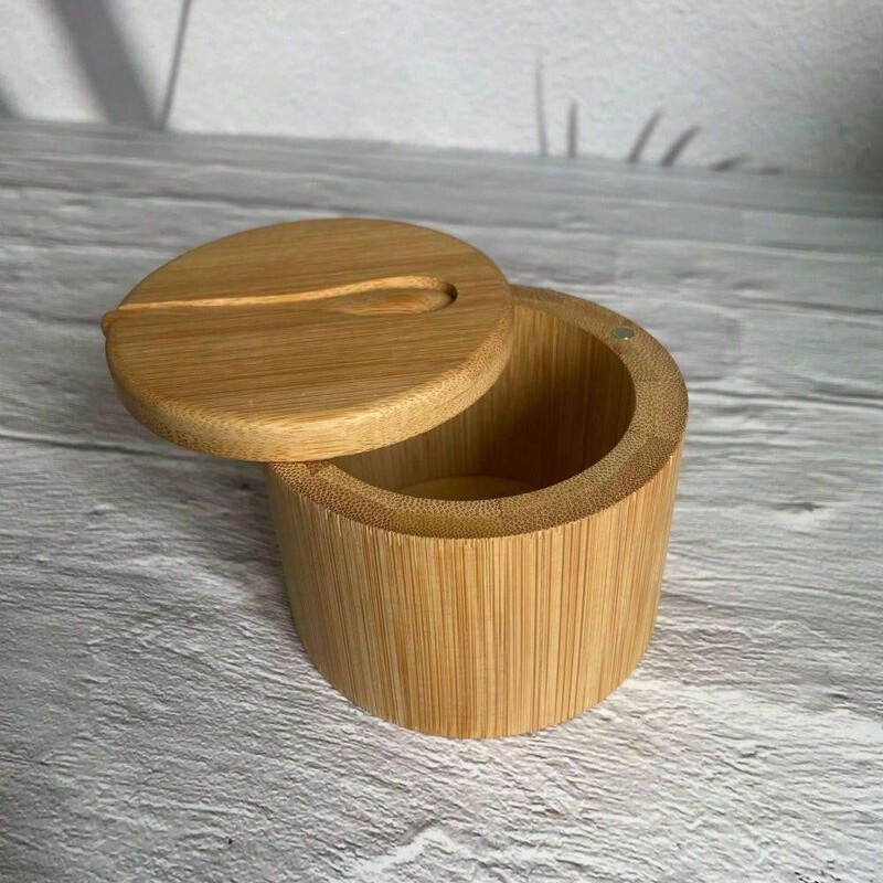 1 γλάστρα από μπαμπού με κουτάλι Μπαμπού κουτί αλατιού με κουτάλι Κουζίνα μπαχαρικών Κουζίνα μαγνητικό περιστρεφόμενο καπάκι μασίφ ξύλο κουτί καρυκευμάτων Ho