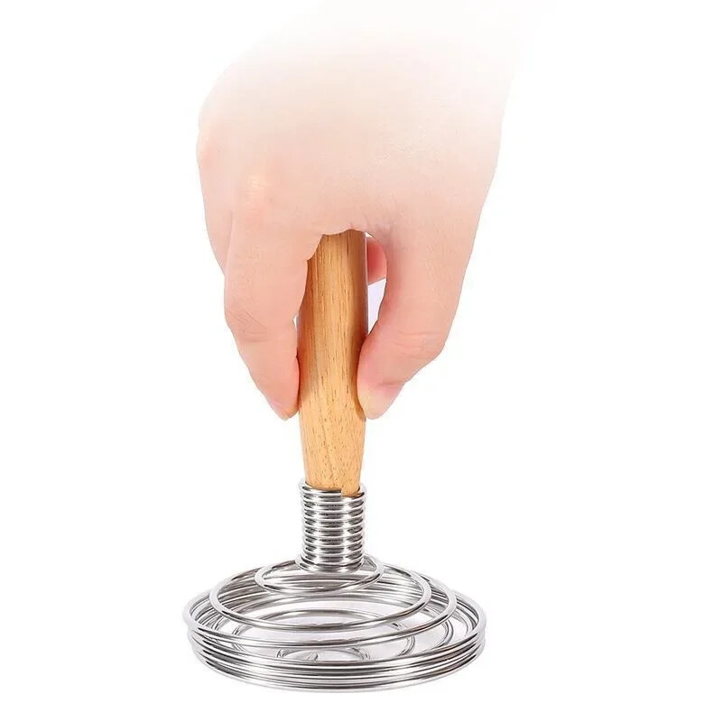 Разбиване на розово злато Пружинна бъркалка с топка от неръждаема стомана Спирална бъркалка с дървена дръжка Ръчен миксер за яйца Кухненски инструменти за печене