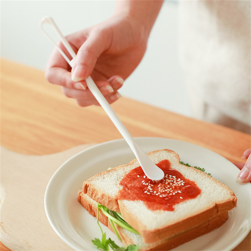 Mažas mini plastikinis šluotelės plakiklis rankinis kiaušinių plakiklis maišytuvas kepimo maišytuvo įrankis dvigalvis mini plaktuvas su mažu šaukštu virtuvė