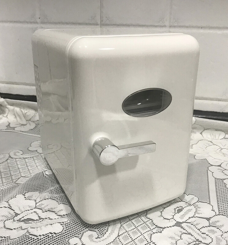 Mini hladnjak za kozmetiku, sadrži 4L prijenosni hladnjak hladnjak za njegu kože, automobile, urede, spavaonice hladnjak šminke