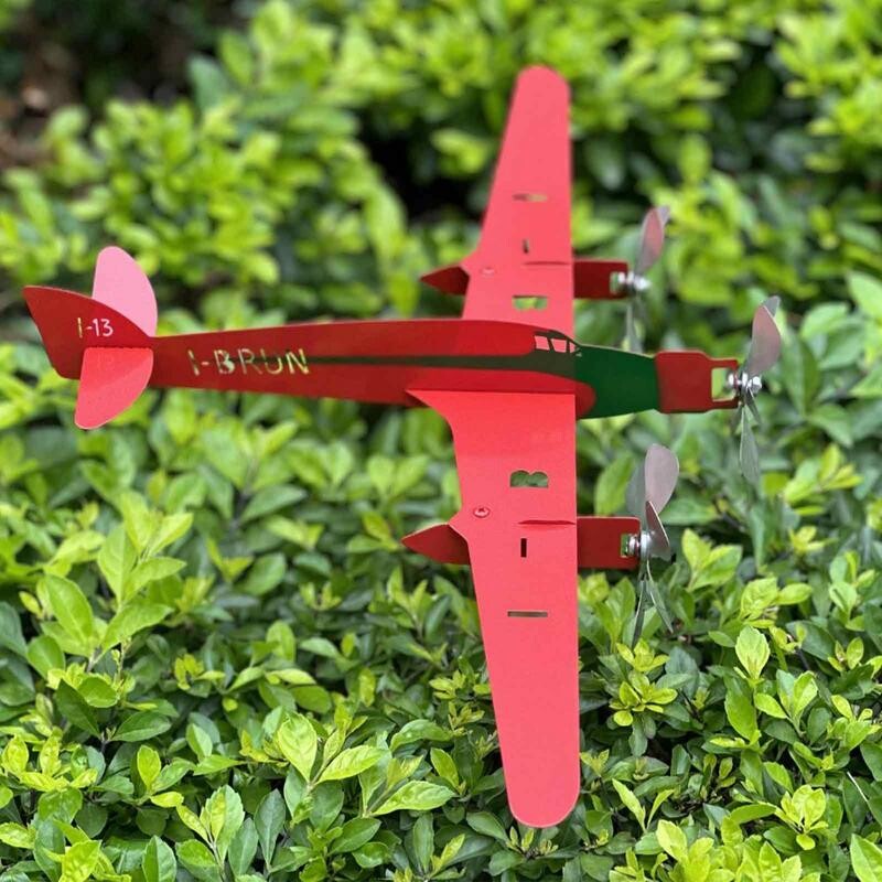 Ветровъртящ се самолет Метален самолет Флюгер Вятърна мелница Външен покрив Индикатор за посоката на вятъра Орнаменти Градински декор Въртящи се колела