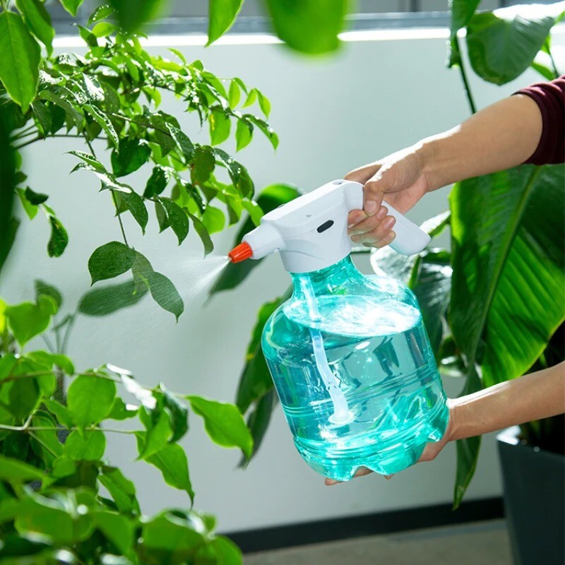 Електрическа кана за поливане 3L Два режима на пръскане/C-интерфейс Зареждане Регулируем спринклер Почистване Дезинфекцираща пръскачка Градинарство