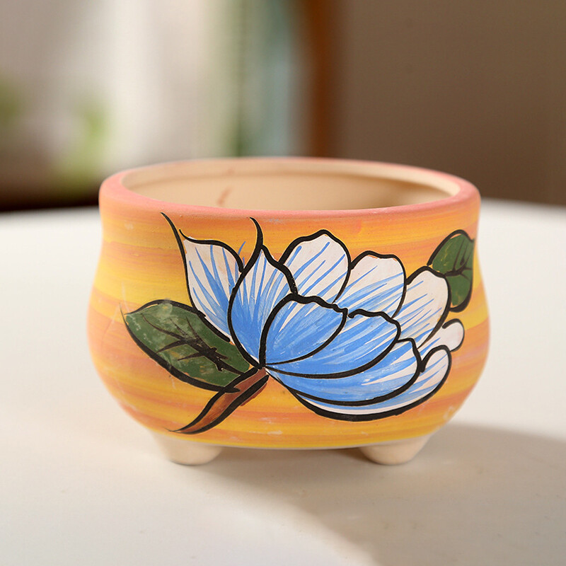 Vintažinėmis spalvomis dažytas matinis keraminis gėlių vazonas Paprastas sultingas augalas vazonėlyje su kojomis Meno ornamentas Namų kūrybinė sodininkystė